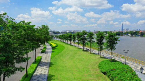 Công viên ven sông và mảng xanh tại khu đô thị Van Phuc City