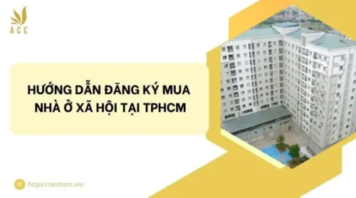 Người lao động tìm hiểu quy trình đăng ký mua nhà ở xã hội tại TP.HCM.