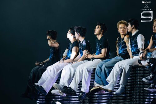 Bài hát mở màn đêm diễn Say Hi Never Say Goodbye