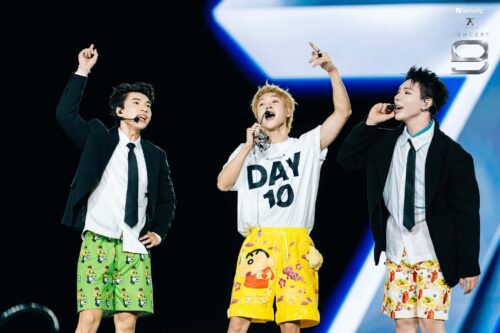 Ca khúc Ngáo ngơ với màn lột quần hài hước của các anh trai